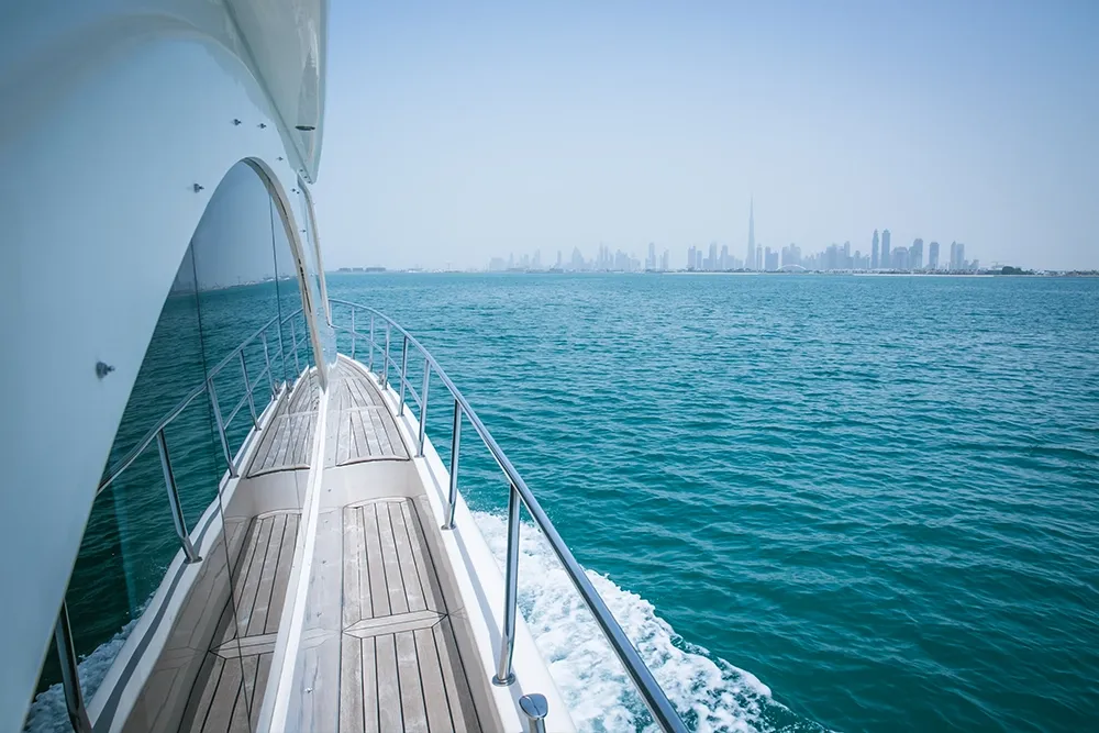 yacht charter Jumeirah beach